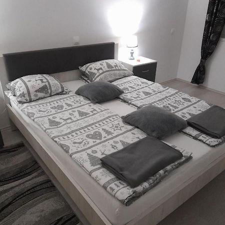 Apartman Lela Карловац Экстерьер фото