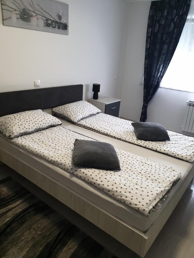 Apartman Lela Карловац Экстерьер фото