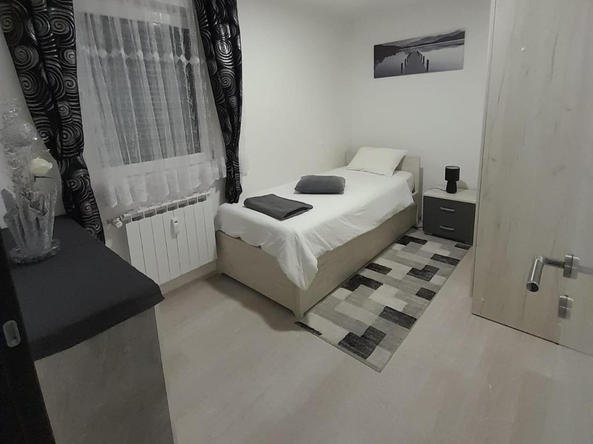 Apartman Lela Карловац Экстерьер фото
