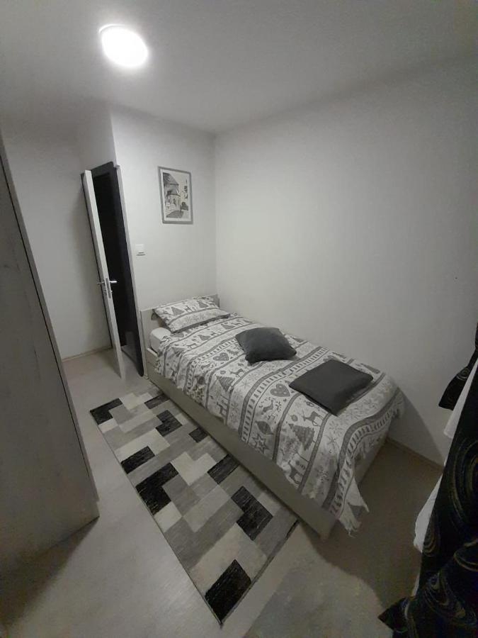 Apartman Lela Карловац Экстерьер фото