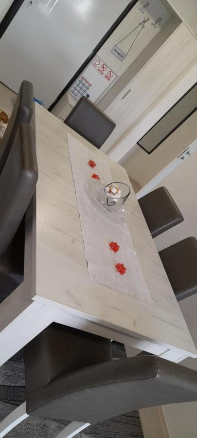 Apartman Lela Карловац Экстерьер фото